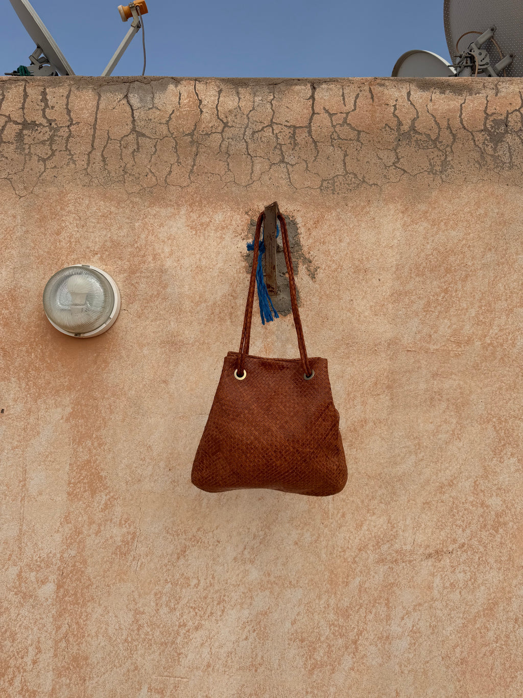 Sac tressé en cuir de vache – Fait main au Maroc