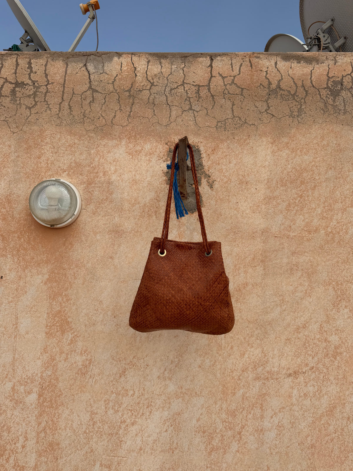 Sac tressé en cuir de vache – Fait main au Maroc