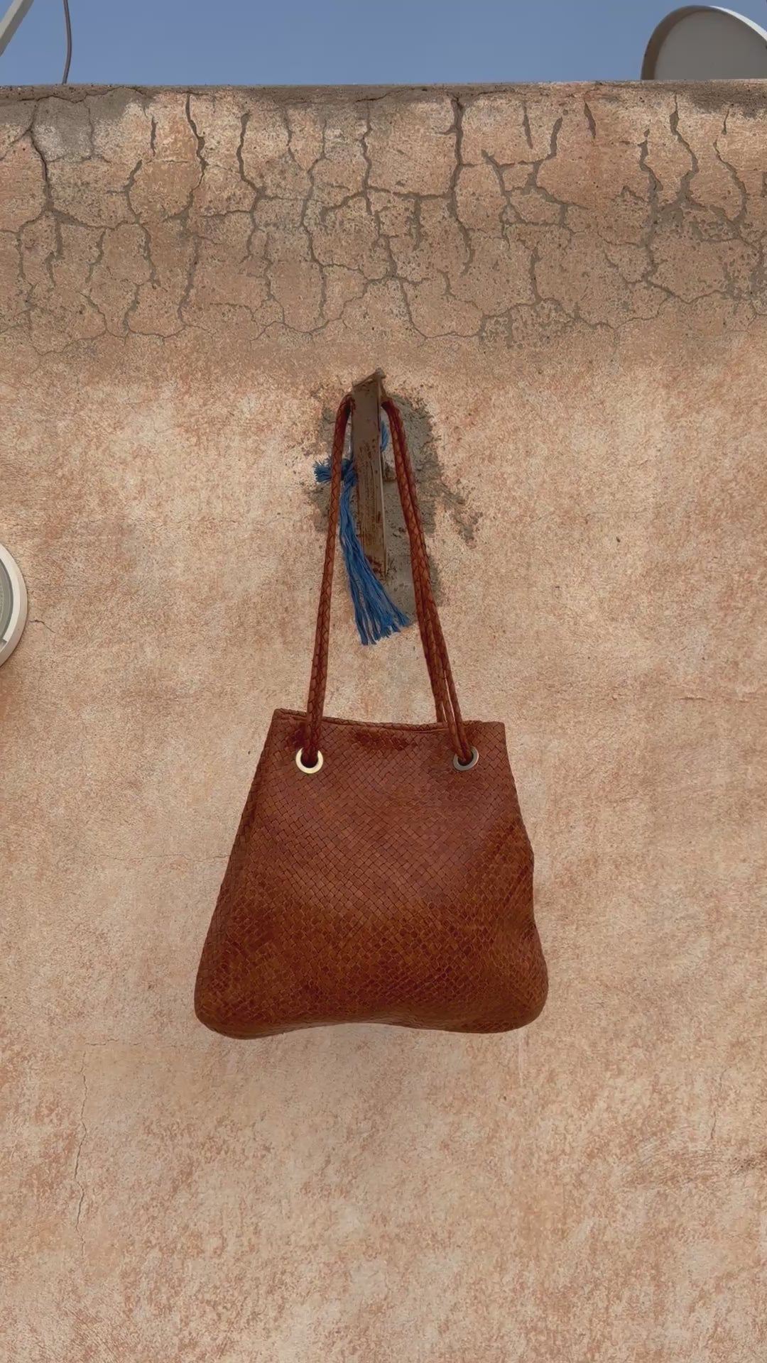 Sac tressé en cuir de vache – Fait main au Maroc